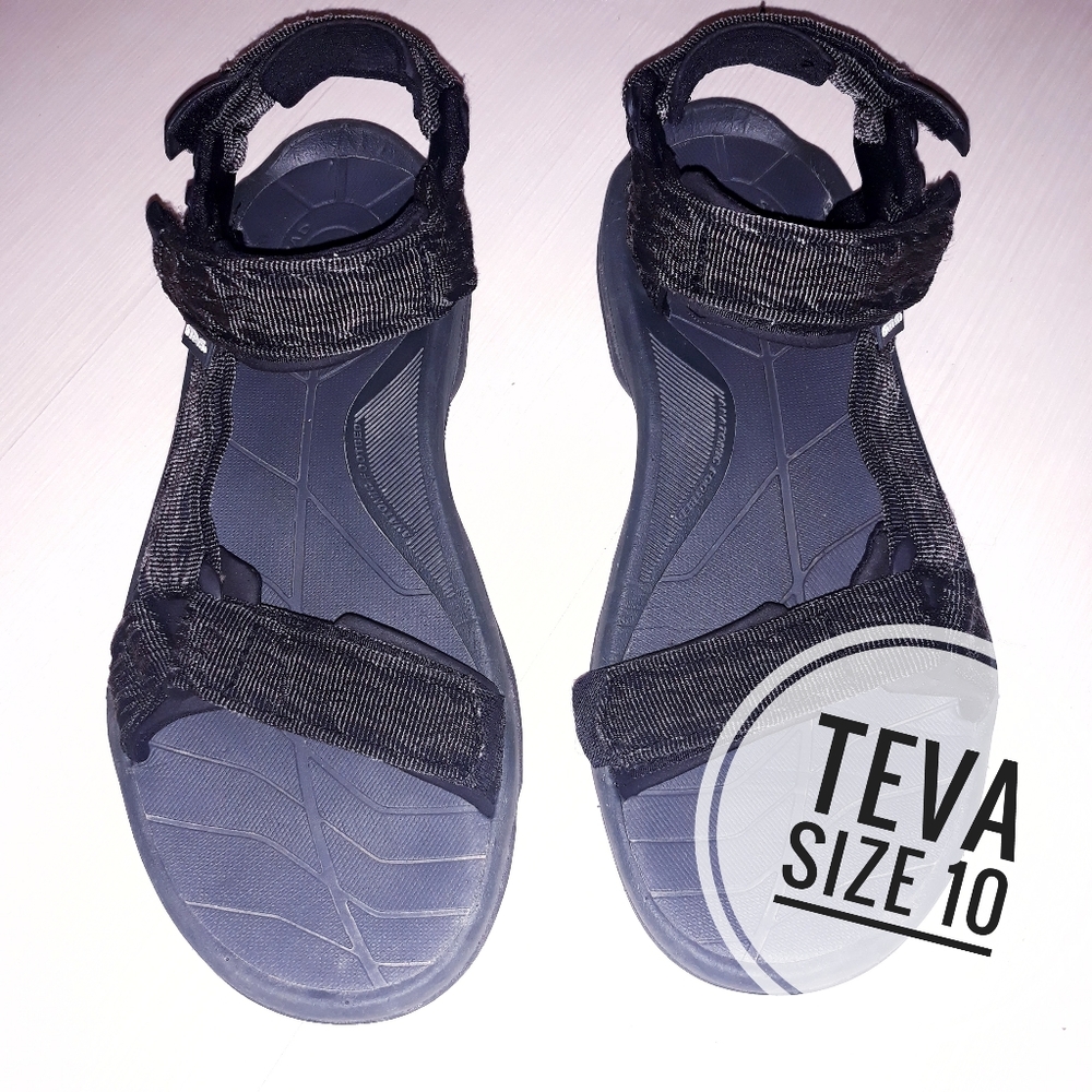 Teva size 10 men hiking sandals color black